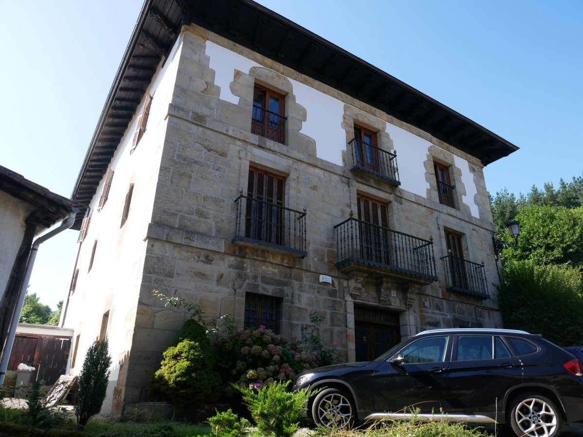 Ostatua jauregia, Leintz Gatzaga