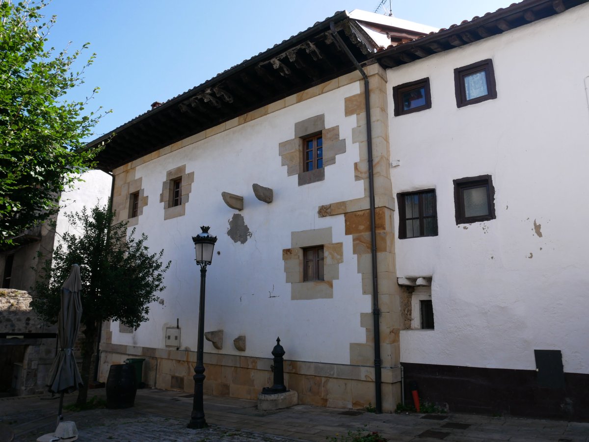 Garro jauregia, Leintz Gatzaga