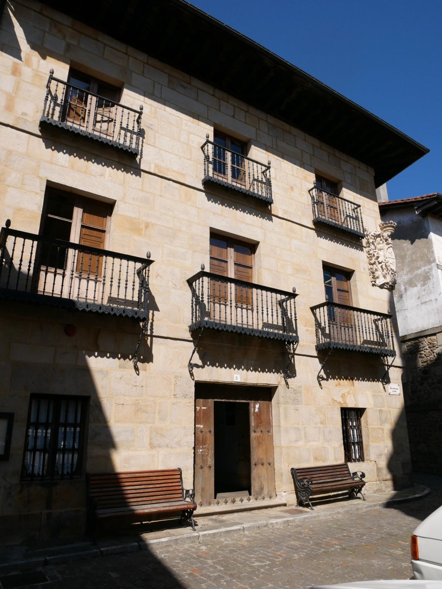 Garro jauregia, Leintz Gatzaga