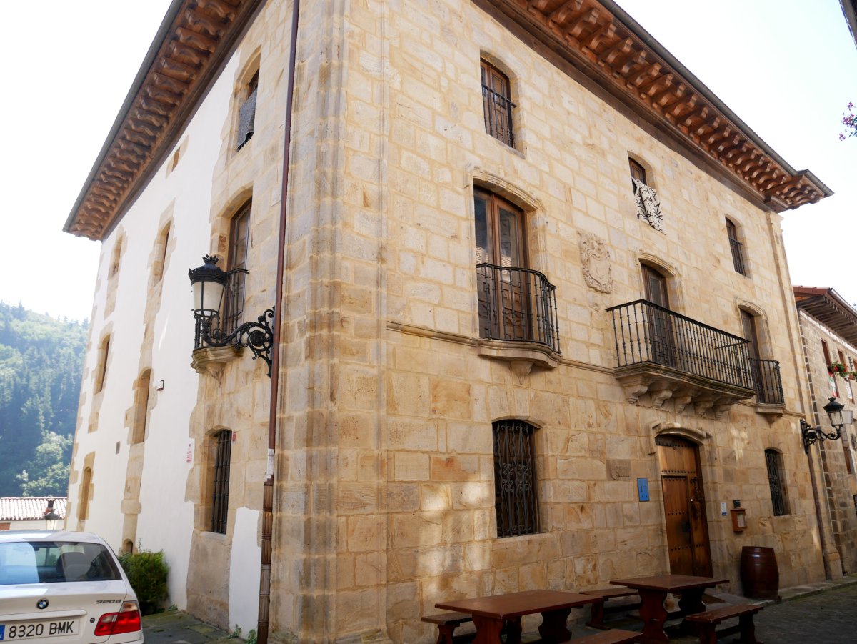 Soran jauregia, Leintz Gatzaga