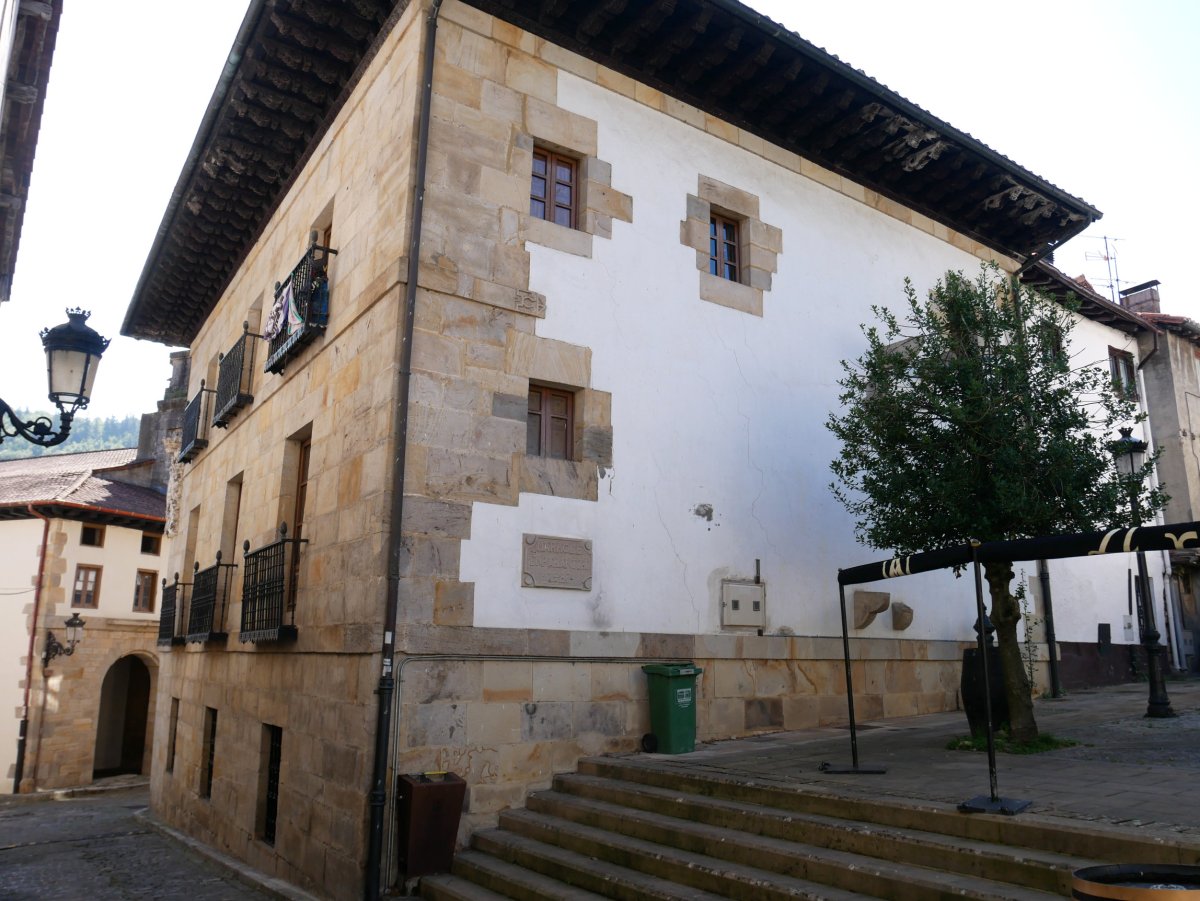 Garro jauregia, Leintz Gatzaga