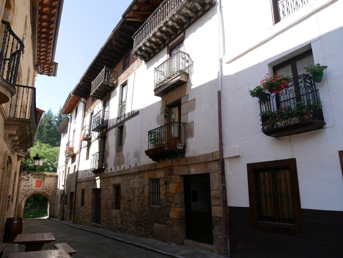 Santiago kalea, Leintz Gatzaga