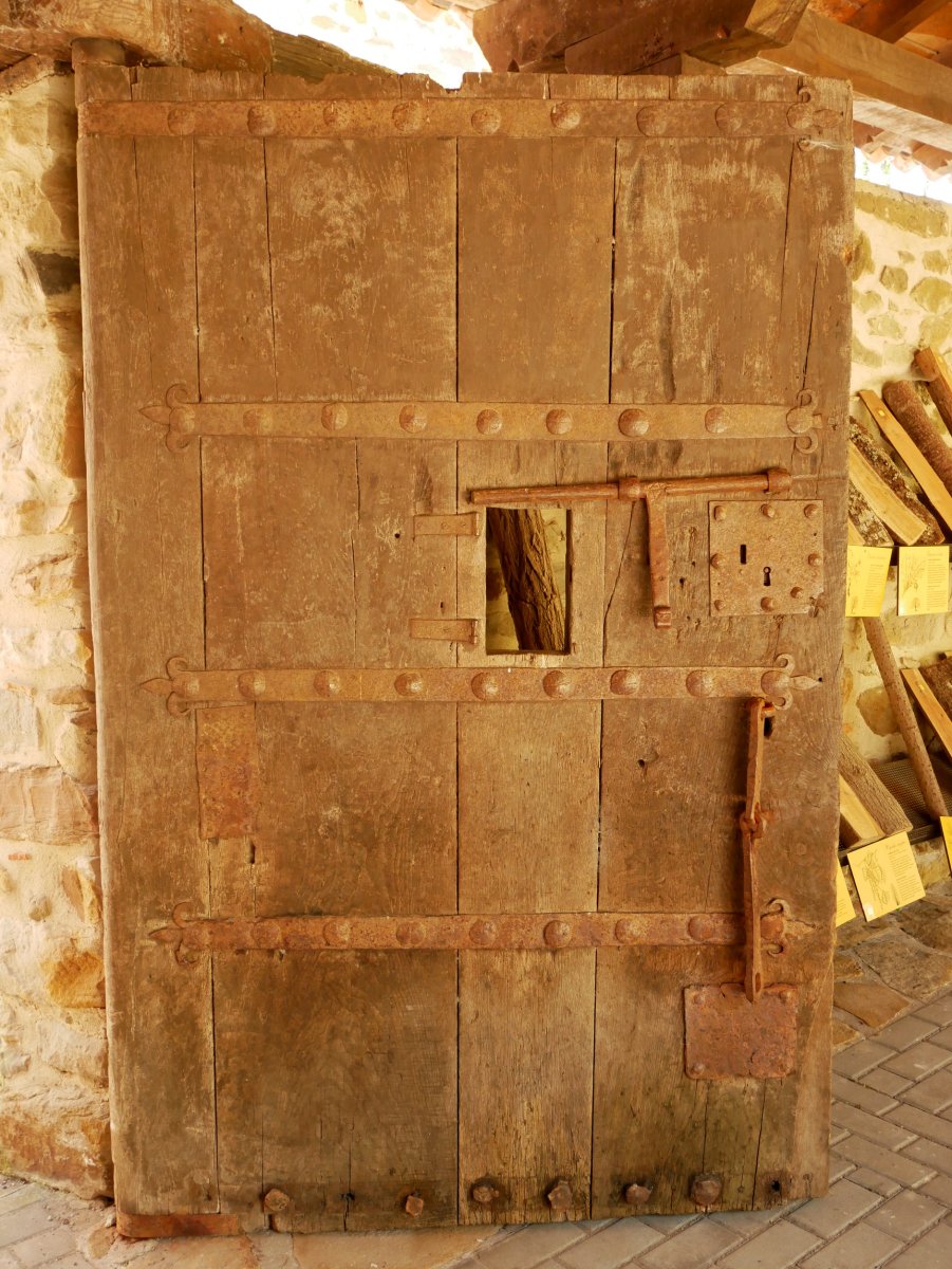 Presondegiko atea izandakoa, Dorletako gatzaga, Leintz Gatzaga