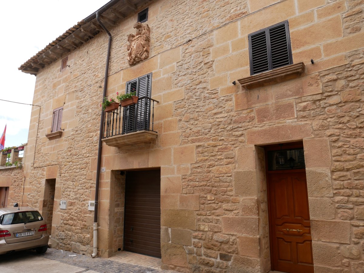 Eguzki kaleko etxea, Mañeru