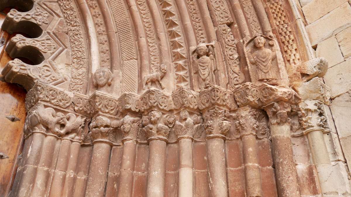 San Roman eliza, Zirauki