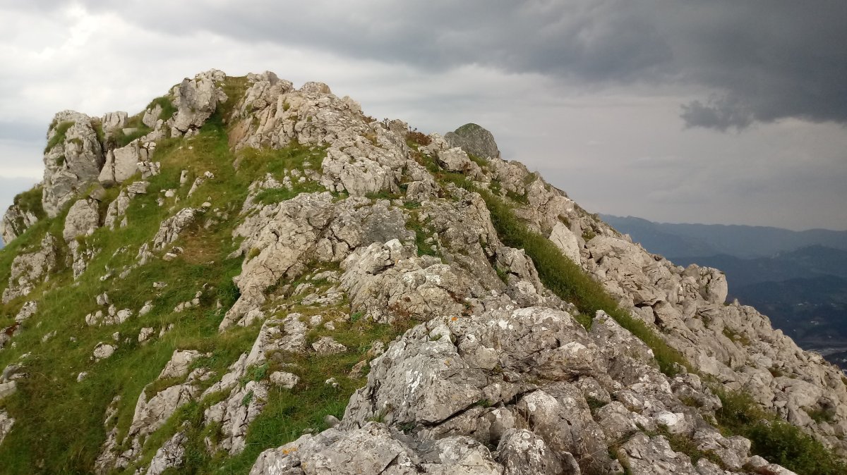 Atxaurrutxugane (979m) tontorra