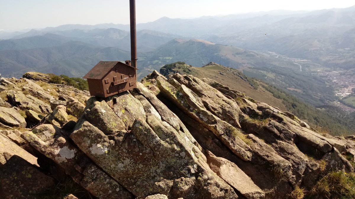 Mendaur (1131m) tontorra eta postontzia