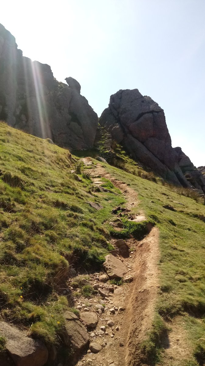 Mendaur (1131m) tontorrerako eskailerak