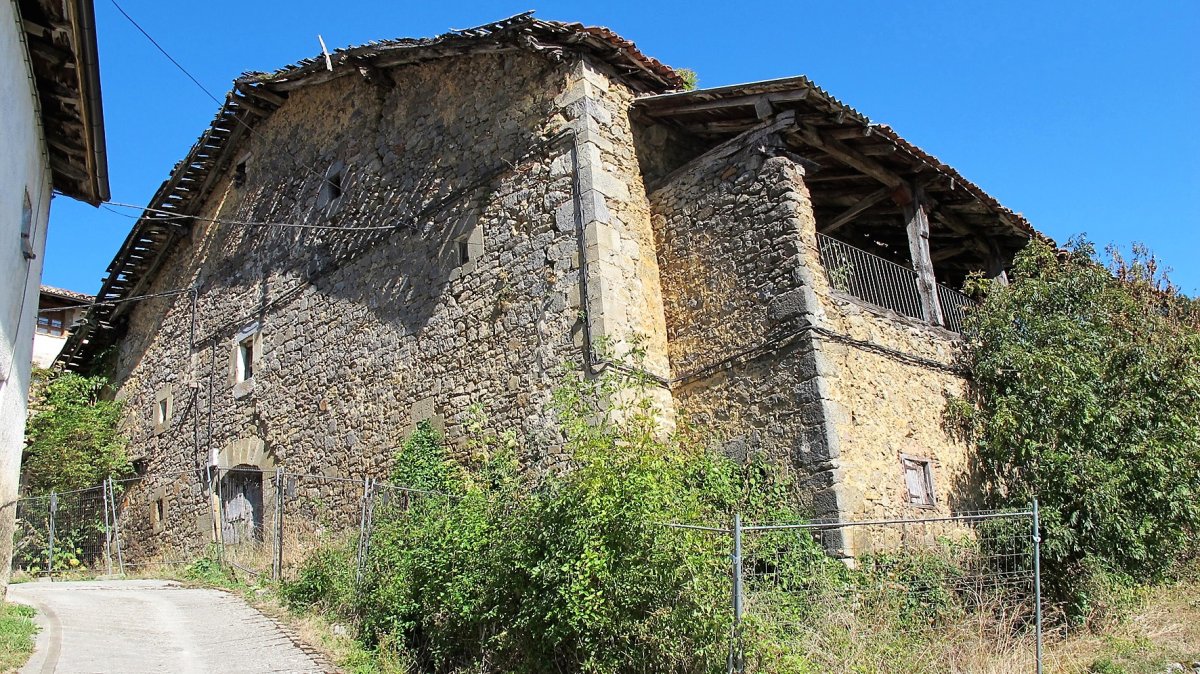 Lardia etxea, Arrarats-Basaburua