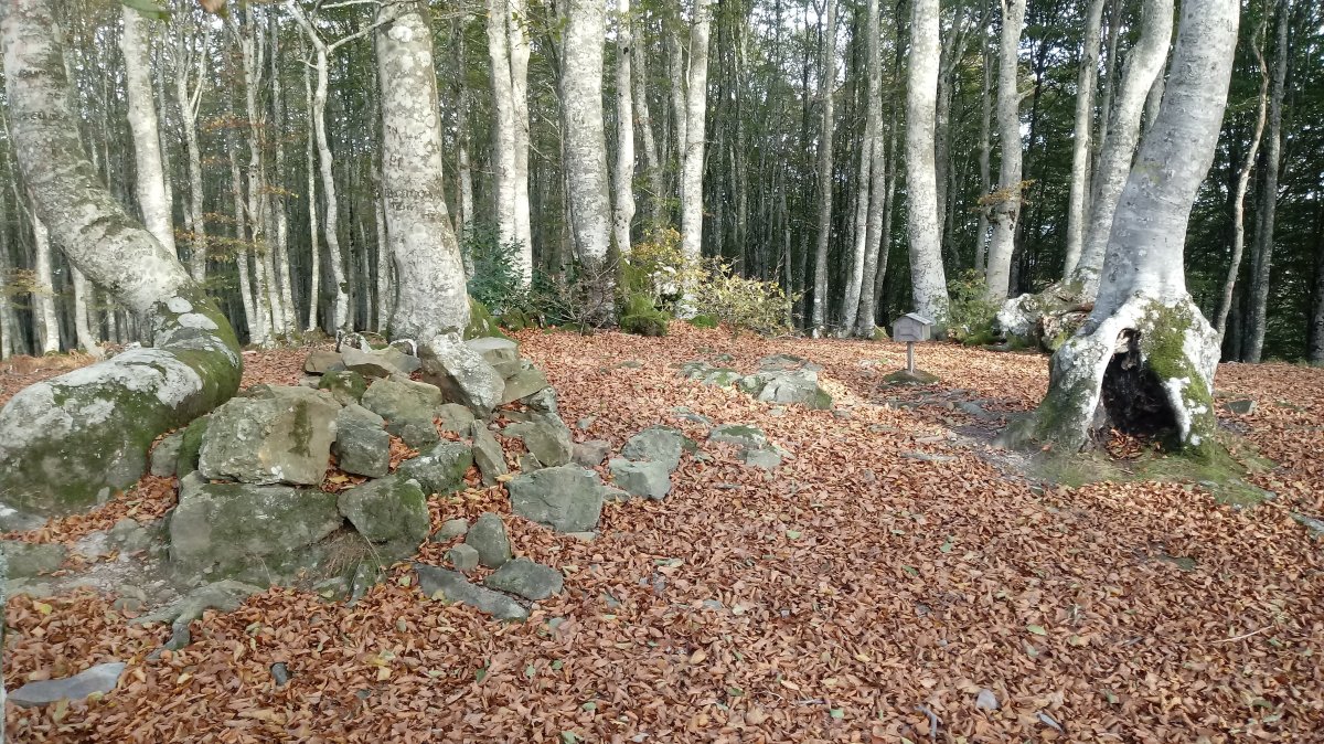 Astaitz (904m) tontorra eta postontzia