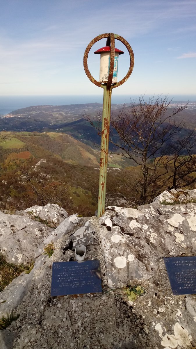 Aizpel (1068m) tontorreko postontzia