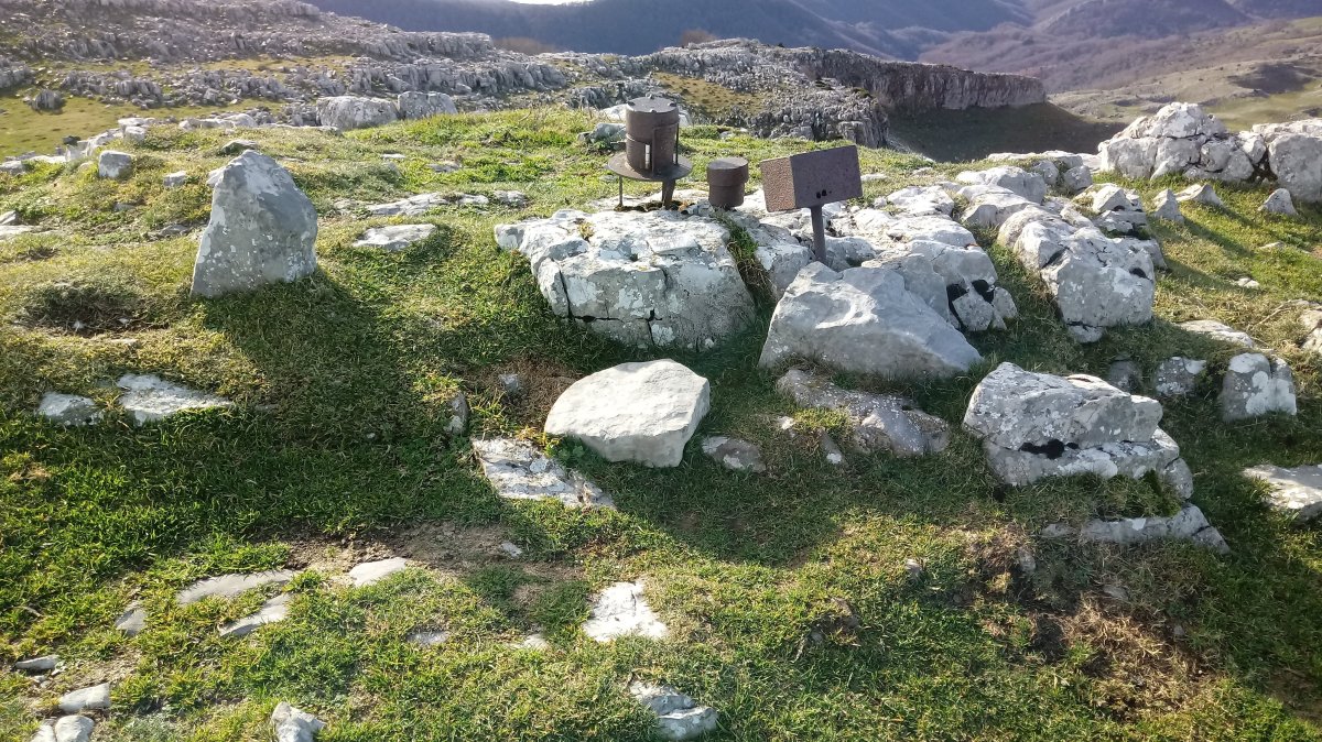 Pardarri (1396m) tontorreko postontzia