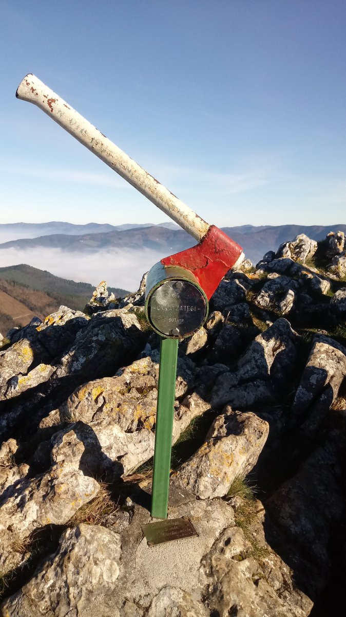 Orkatzategi (869m) tontorreko postontzia