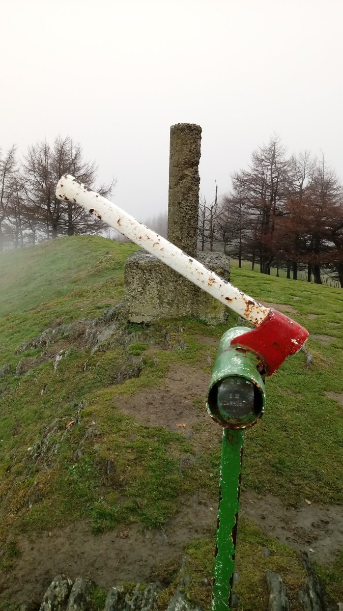 Izazpi (973m) postontzia eta erpin geodesikoa