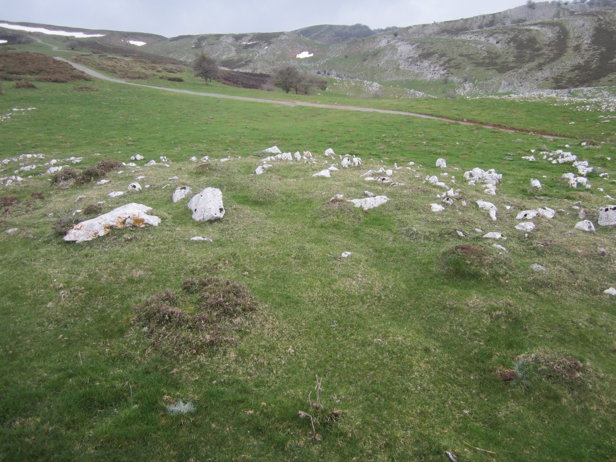 Dólmen Etzantza*  (Abril 2015)