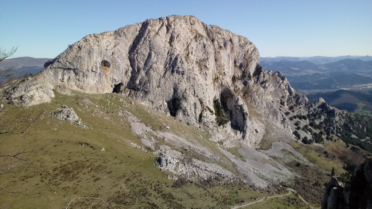 Mugarra (969m) mendia