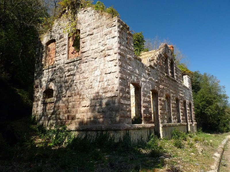 Trenbidearen langileentzako etxea