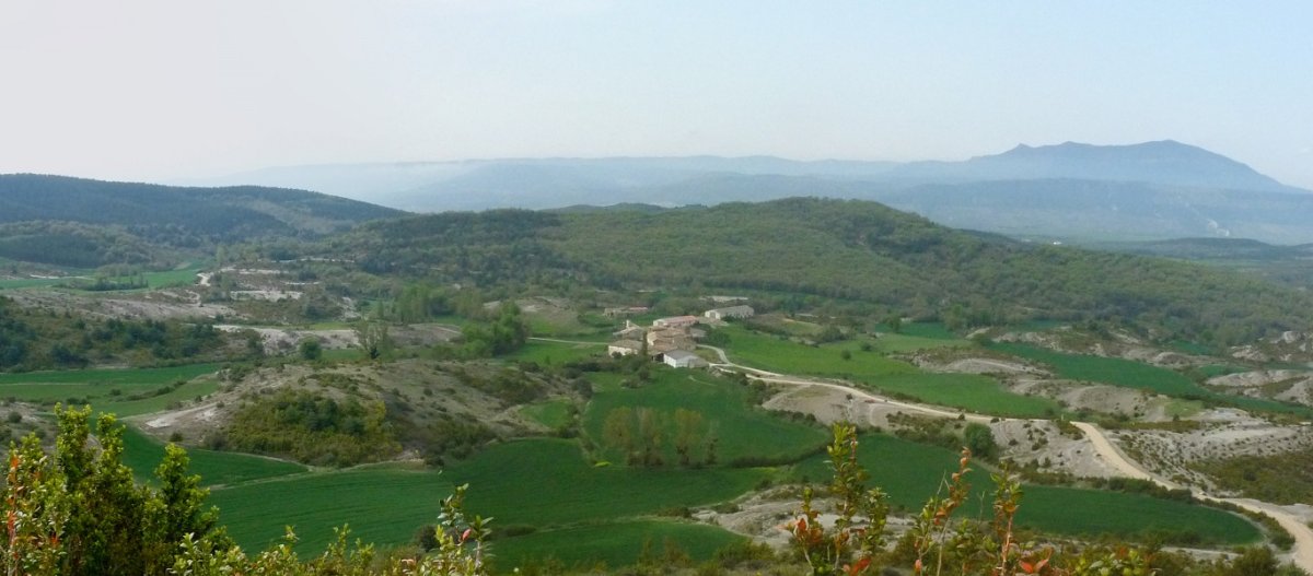 Ozkoidi herria, Monte Pequeñoren oinetan
