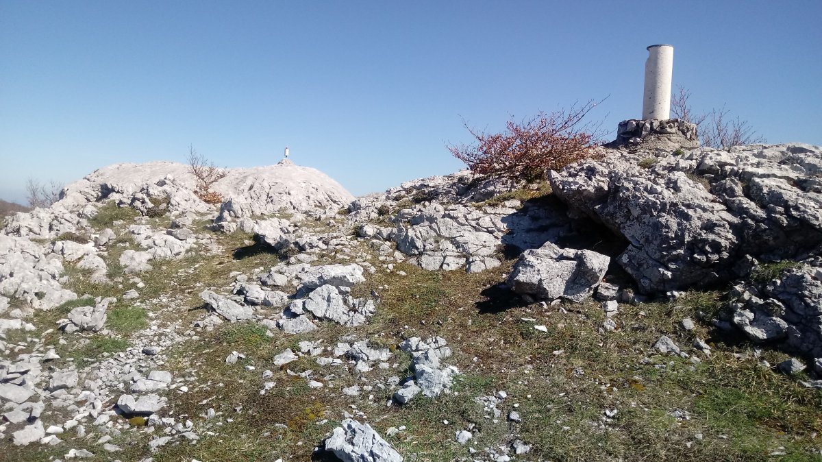 Burgalaitz (1280m) postontzia eta erpin geodesikoa