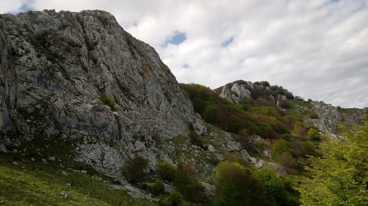 Gantzaga eta Ipizte-Hiruatxeta (1055m) Lezeaga Lepotik