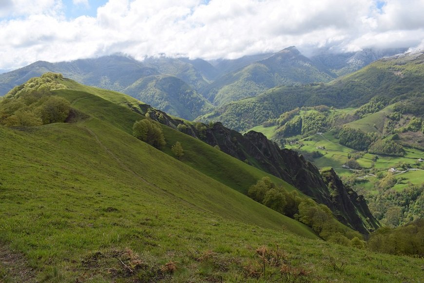 Tontorra ta hegoaldeko harria, Salteburiatik