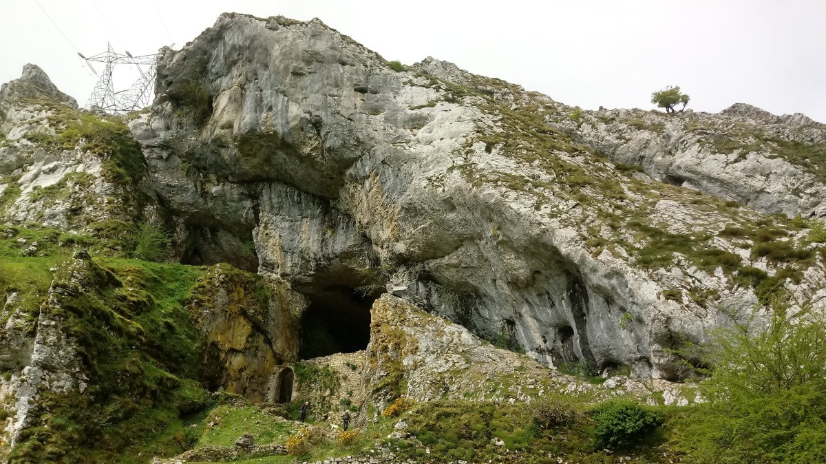 Sandratiko haitzuloaren sarrera