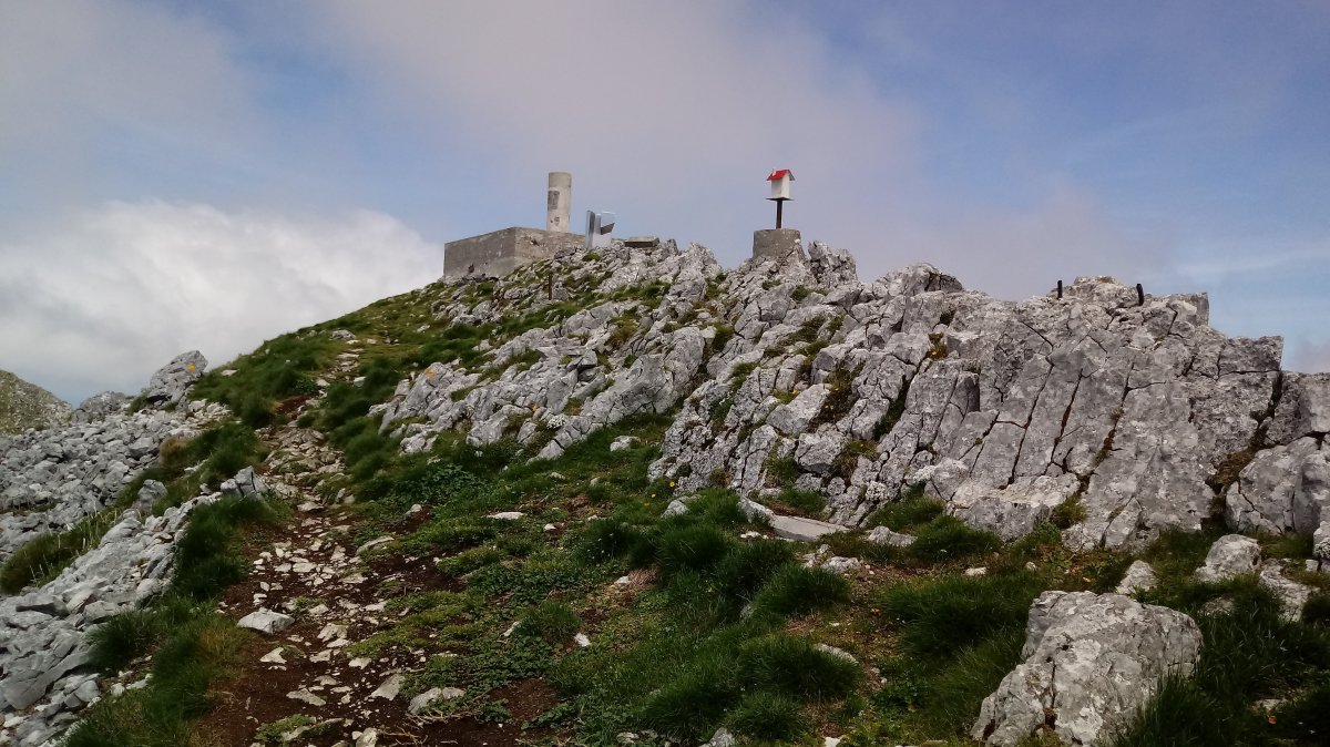Aketegi (1548m) tontorra eta postontzia