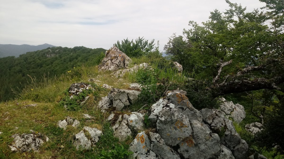 Aizkaizto (927m) tontorra