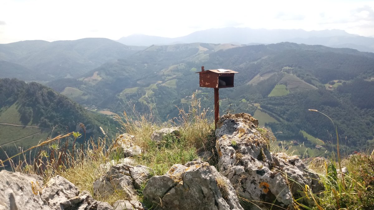 Aizkoate (735m) postontzia