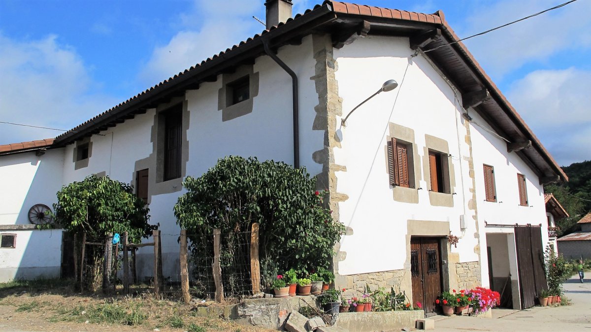 Etxetxikia etxea, Egillor-Atetz