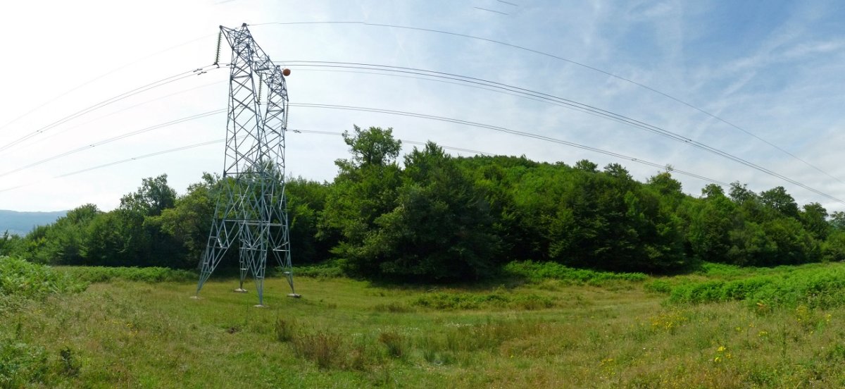 Dorre elektrikoa Arbotonen eta Auntzetako Harriaren arteko lepoan