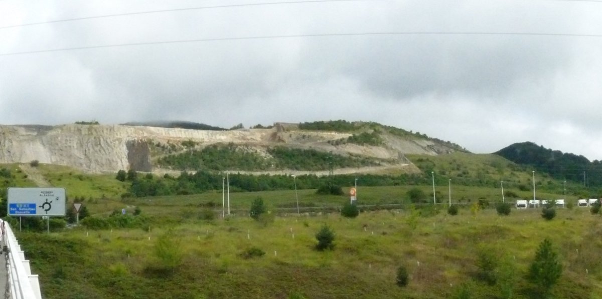 Auntzetako Harria, harrobiek ia erabat janda