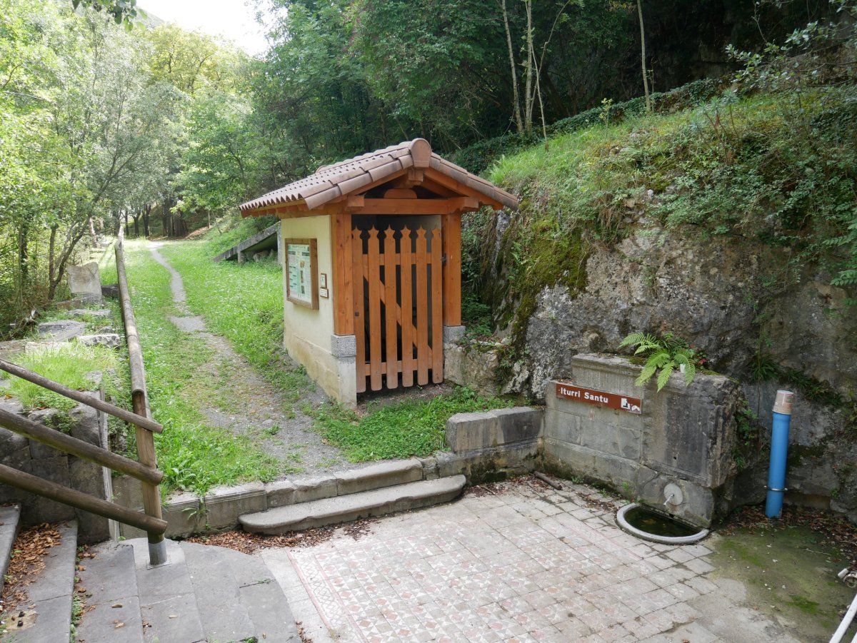 Iturri Santu, Betelu