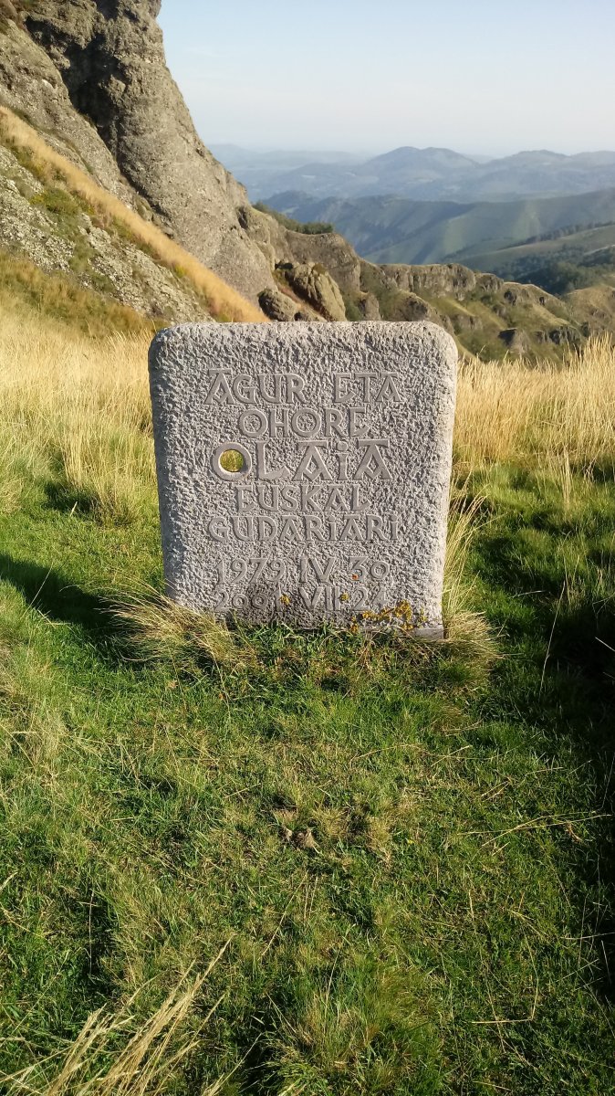 Irauko Tuturrua (1151m) igoerako Euskal Gudari Oroitarria