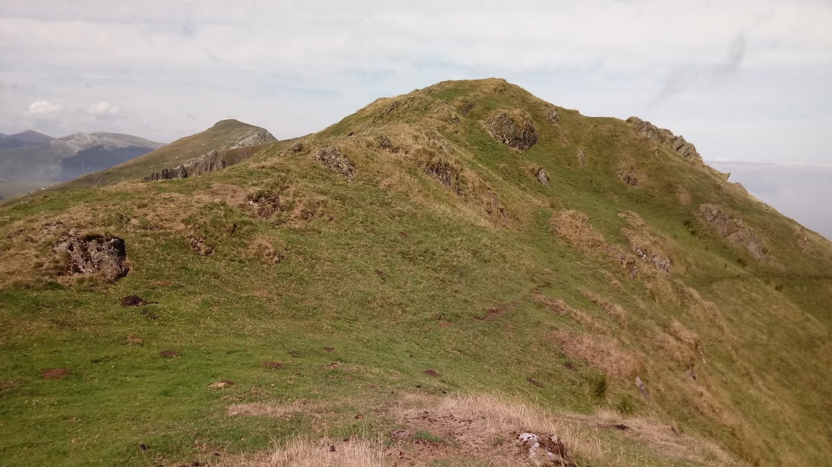 Aranohegi (1292m) mendia atzean Errozate (1345m)