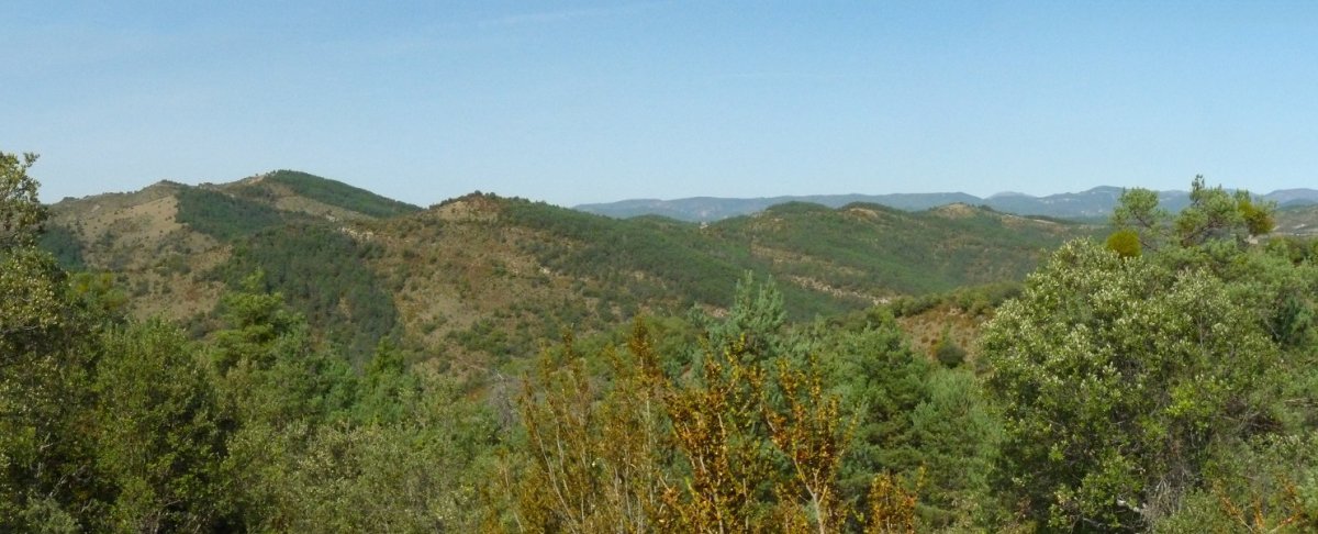 Egurzano ibarraren inguruko mendiak Beloriztik 