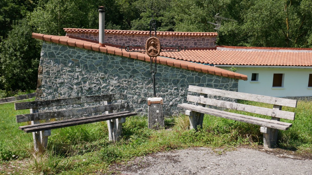 Hilerriaren inguriak, Intza