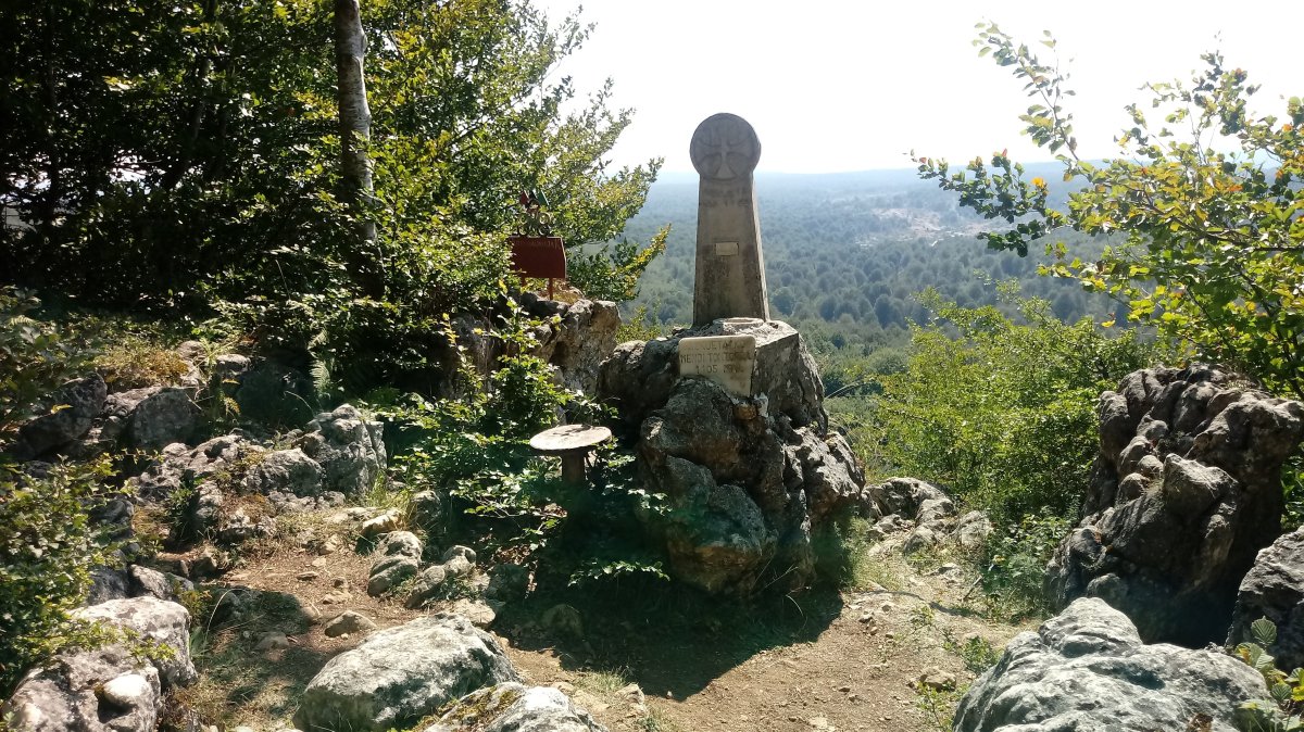 Lazkueta postontzia (1087m) tontorra