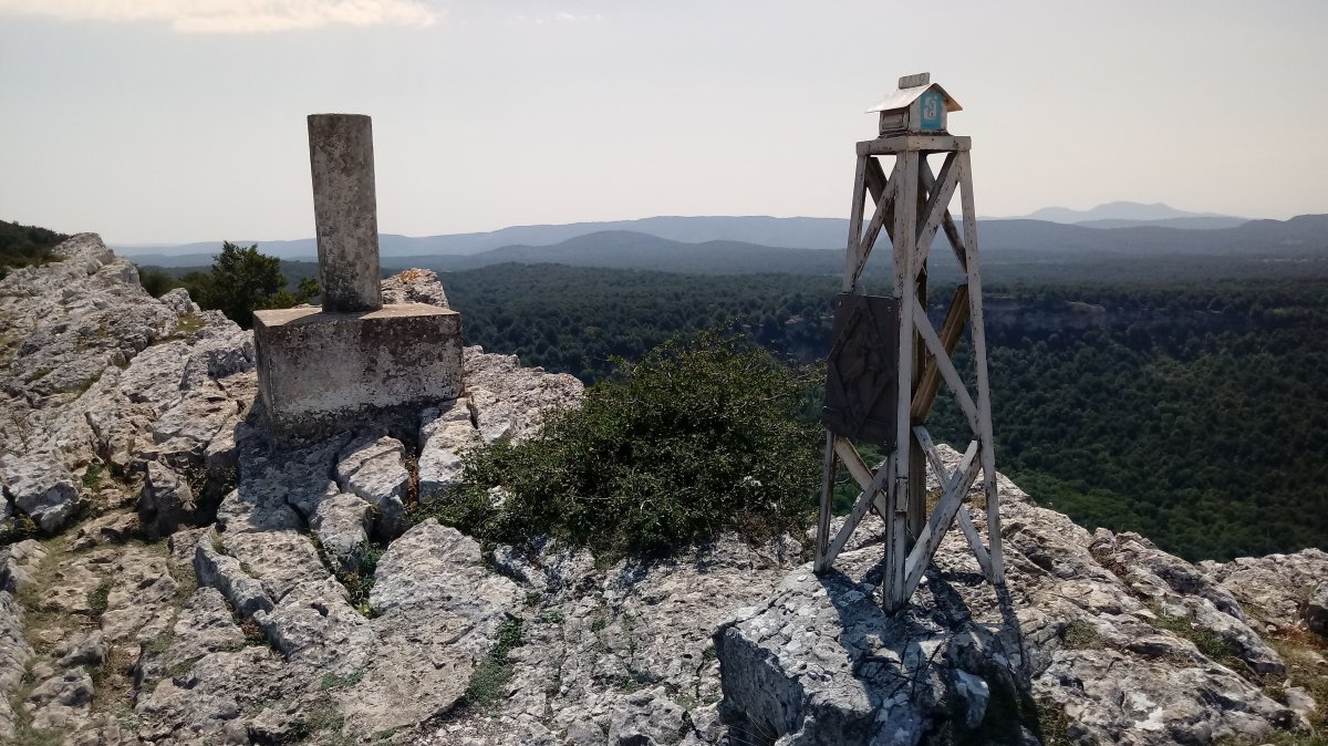 Baio (1197m) postontzia eta erpin geodesikoa