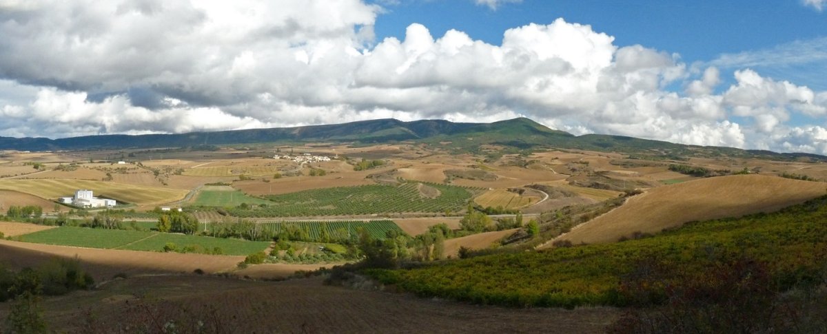 Eneritz herria, eta Aizkibel mendia, Montemotxako bidetik