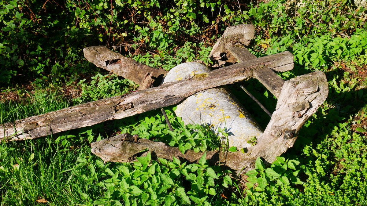 Alperra, zurezko egitura zaharrarekin