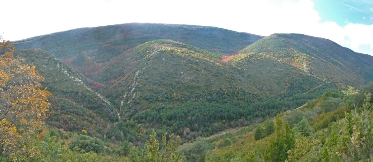 Illongo mendilerroa eta Benasako arroila gailurretik