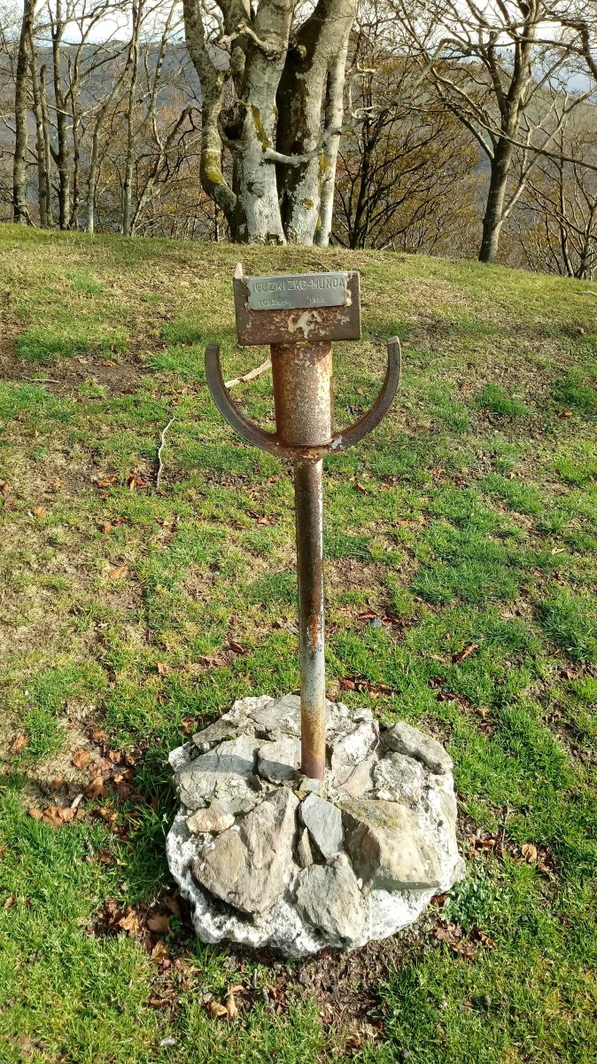 Eguzkizko Muinoa (1083m) postontzia