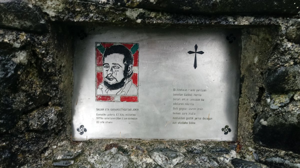 Loatzo (633m) gudari oroigarria