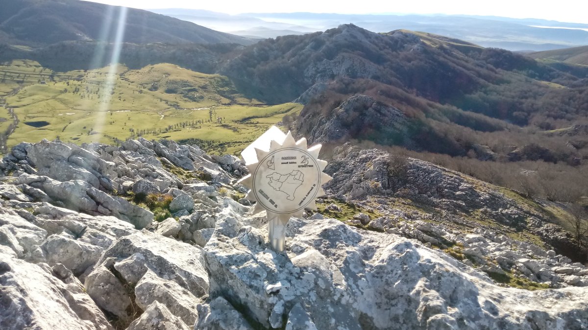 Lekanda (1309m) atzean Arraba