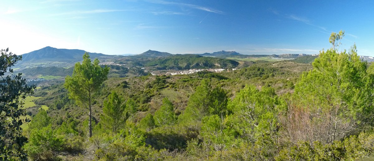 Ikuspegi zabala hegoaldeko gailurretik