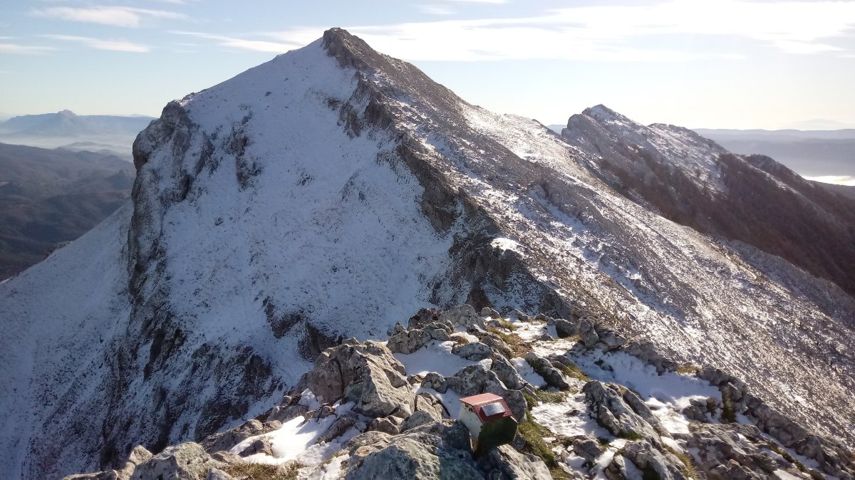 Iraule (1507m) atzean Aitxuri (1551m)