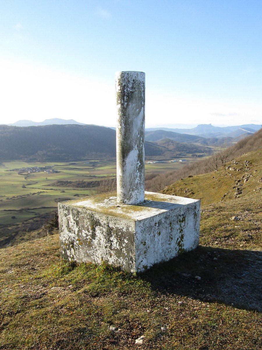 Kapitate mendia, Entzia-Harana