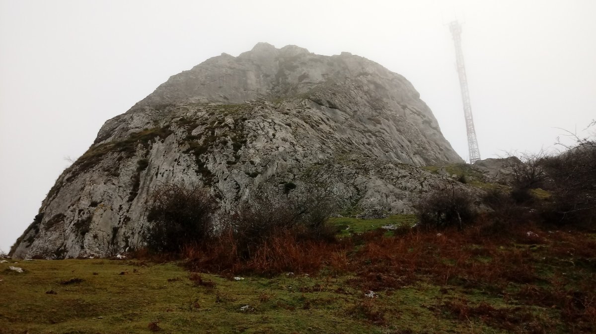 Gazteluberri (870m) harkaitza