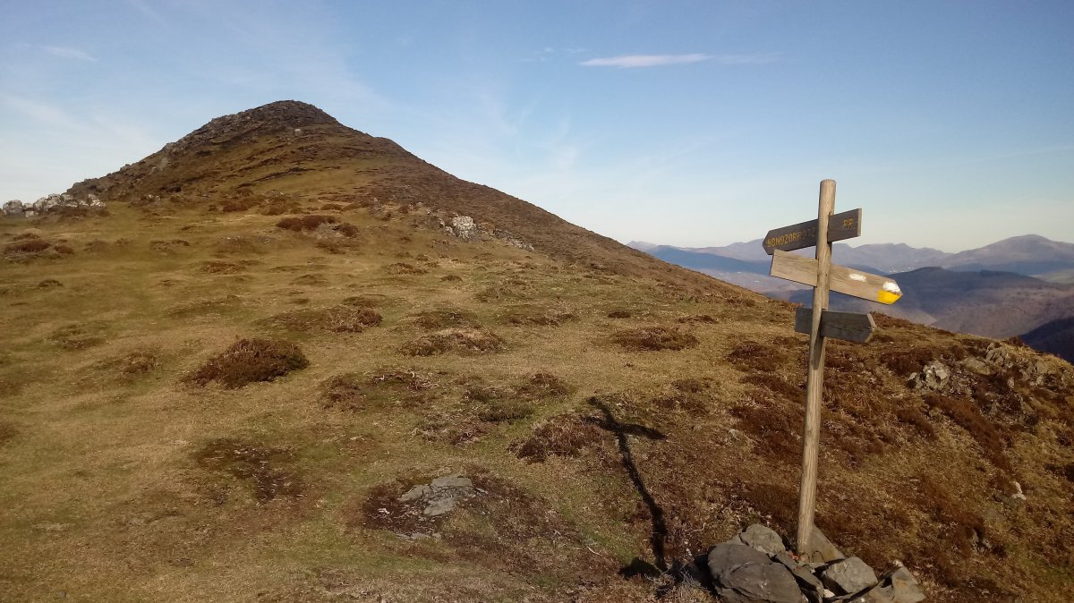 Bonozorrotz (1022m) Leurtzatik datorren sendaren lepotik